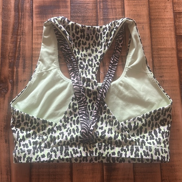 Fabletics Boost Medium Impact Sports Bra - Picture 8 of 8